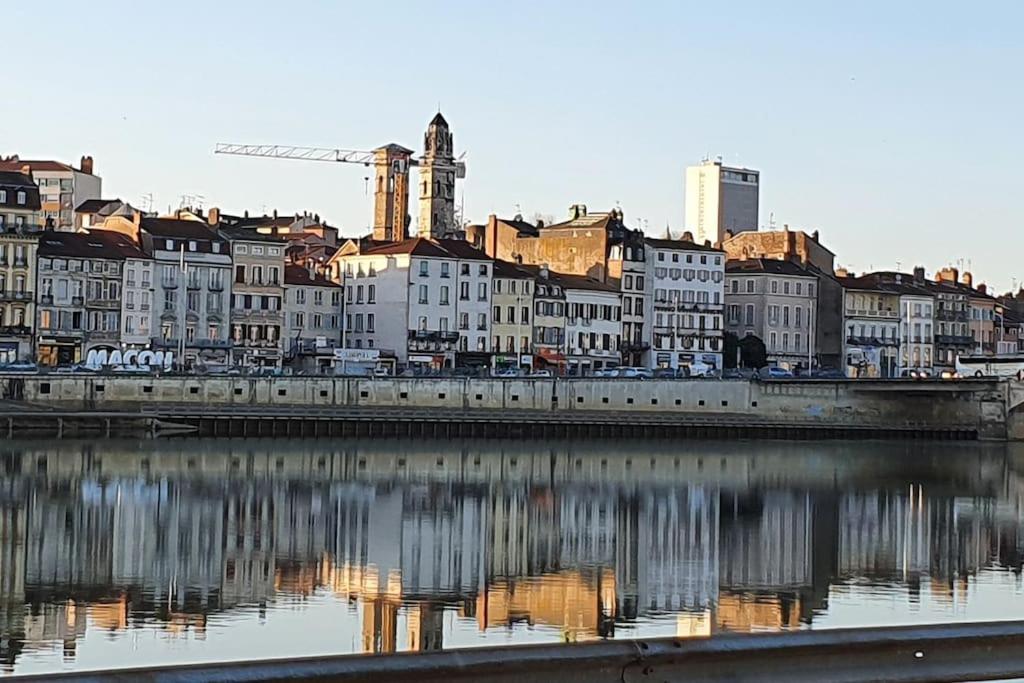 Le Kali Apartment Macon Bagian luar foto